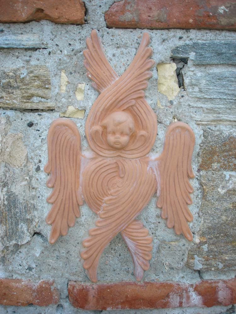 Teracotă inserată în zid