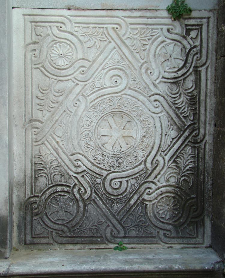 Dantelă sculptată în marmură