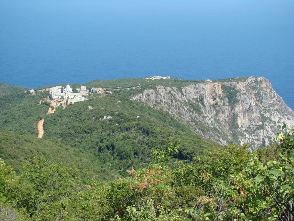 Schitul Prodromu văzut de la distanţă