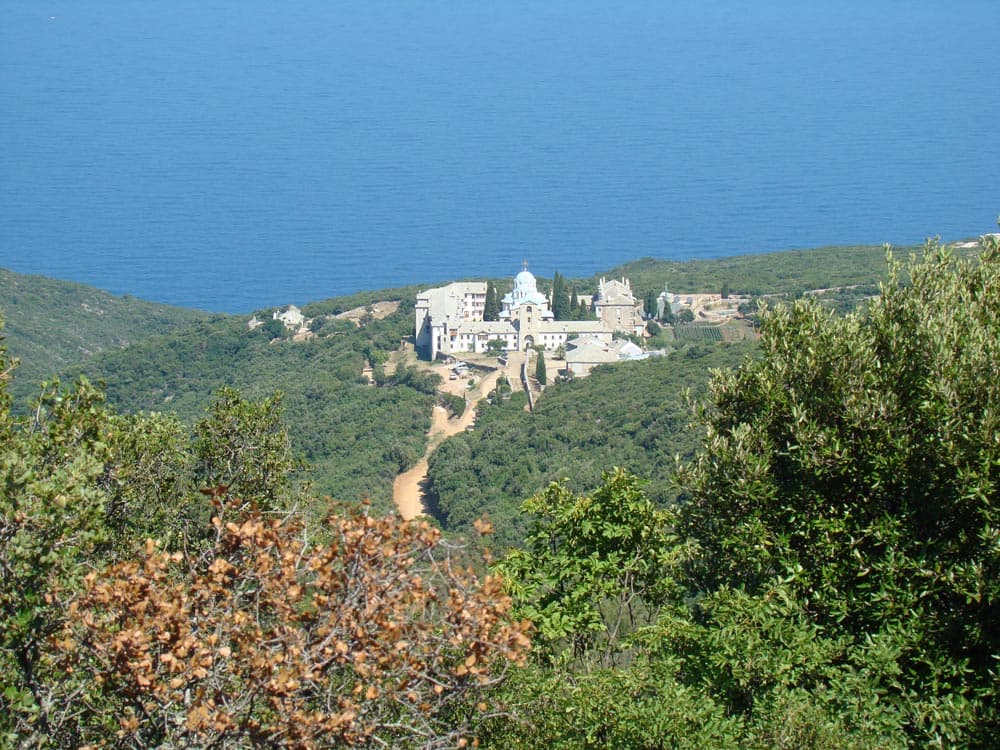 Schitul Prodromu văzut de la distanţă