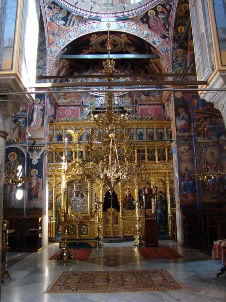 Biserica - vedere interioară