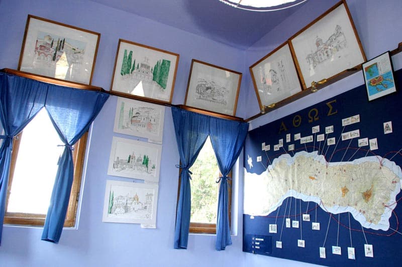 Vedere interioară a expoziţiei