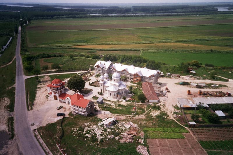 Fotografie aeriană a Mănăstirii Dervent din anul 2005