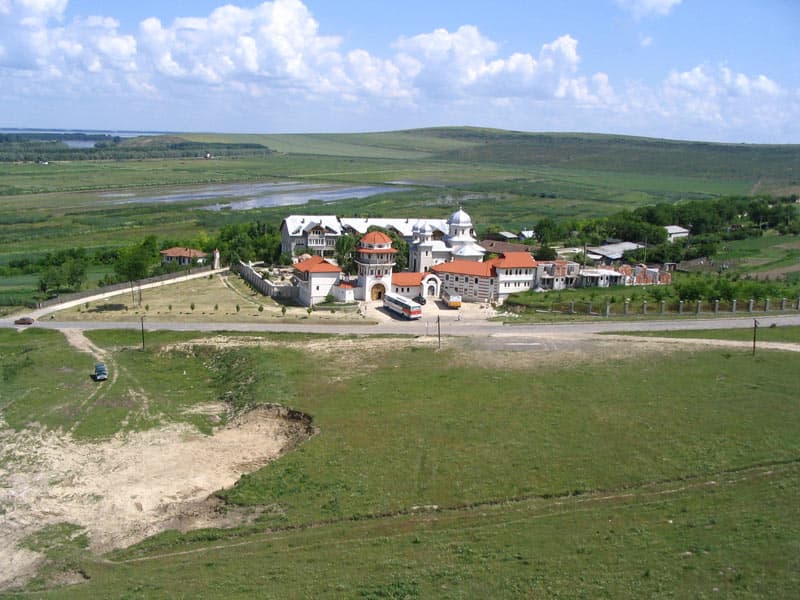 Fotografie aeriană a Mănăstirii Dervent din anul 2006