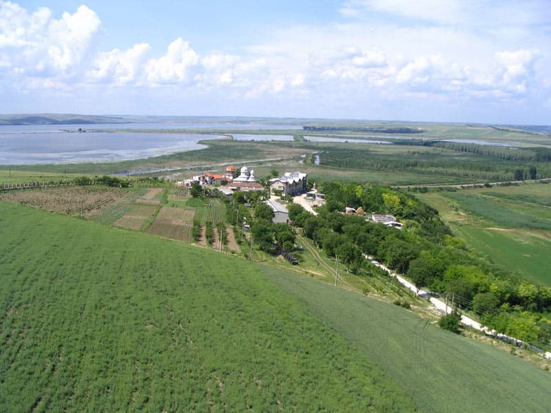 Fotografie aeriană a Mănăstirii Dervent din anul 2006