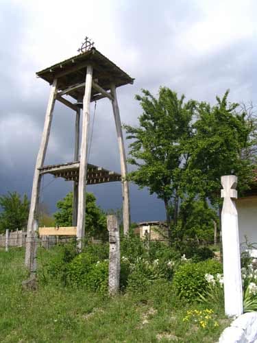 Clopotniţa Bisericii din localitatea Izvoarele