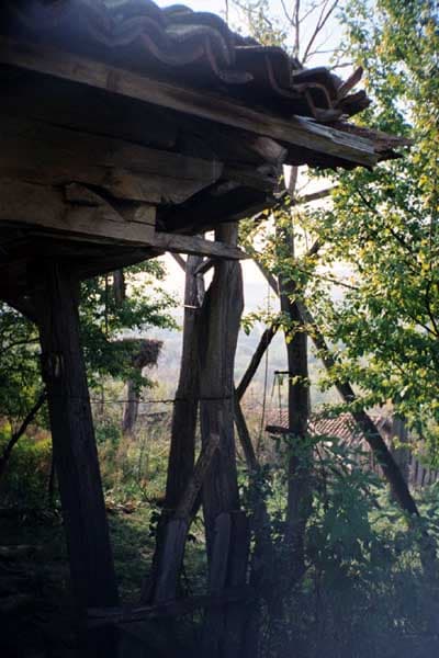 Exterior de biserică înainte de restaurare