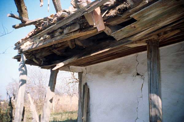 Colţ de biserică înainte de restaurare