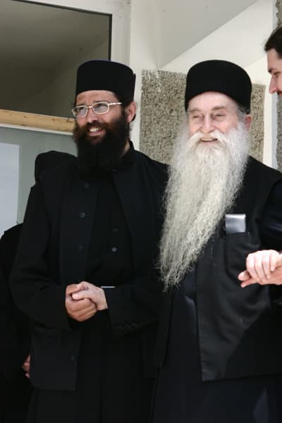 Părintele Arsenie Papacioc în vizită la Mănăstirea Dervent (2003)