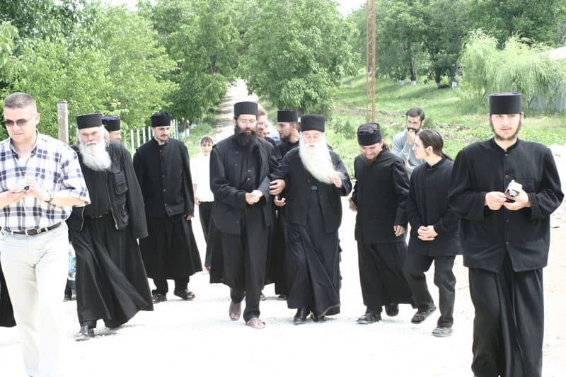 Părintele Arsenie Papacioc în vizită la Mănăstirea Dervent (2003)