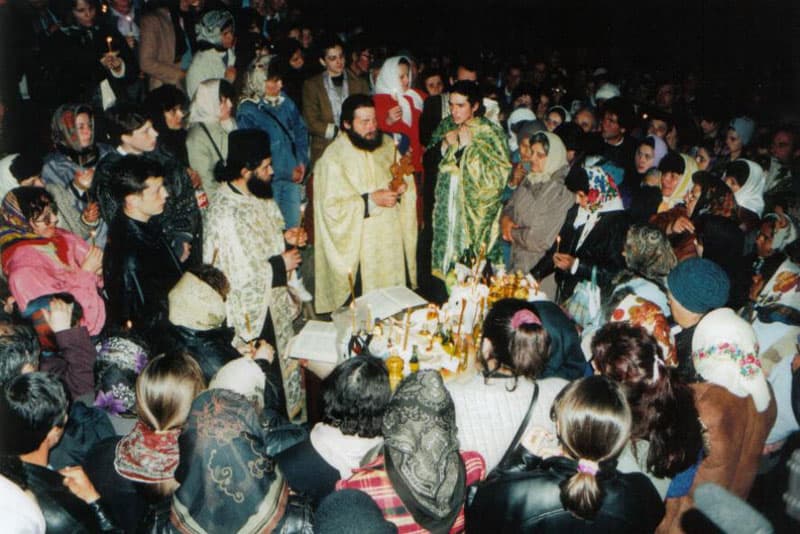 Sfântul Maslu din timpul Hramului Izvorul Tămăduirii - (1996)