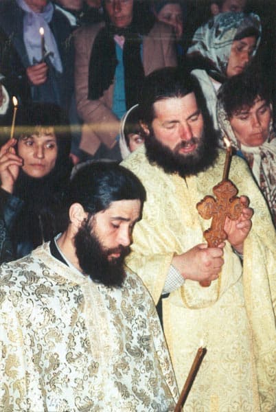 Fostul stareţ Gheorghe Avram împreună cu viitorul stareţ Andrei Tudor - (1996)