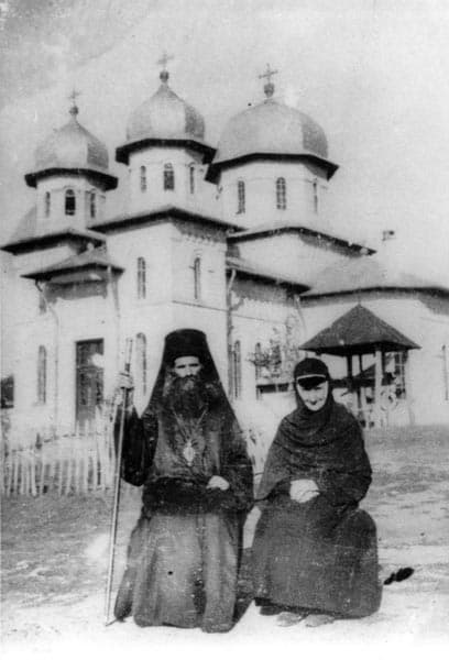 Părintele Elefterie împreună cu mama sa, schimonahia Antia