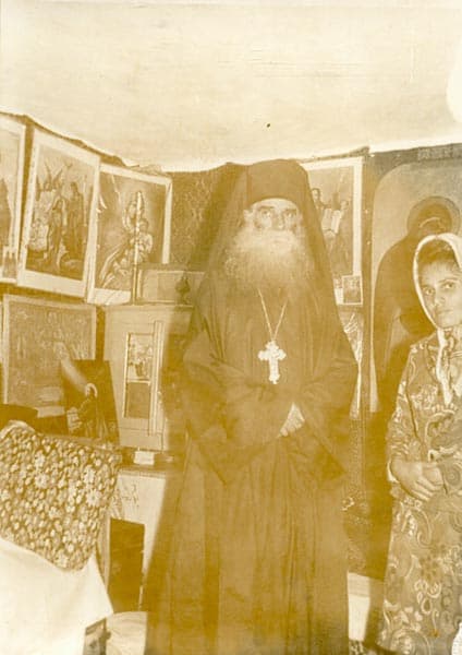 Părintele ELEFTERIE în chilie