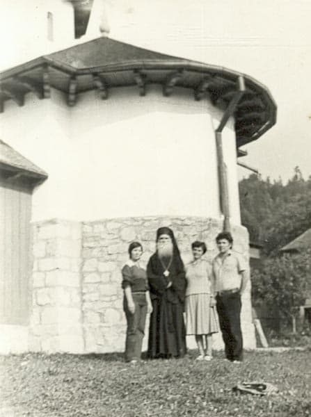 Părintele ELEFTERIE împreună cu pelerini la Mănăstirea Agapia