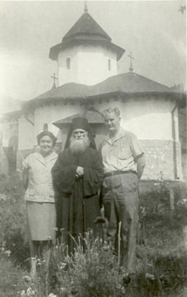 Părintele ELEFTERIE împreună cu pelerini la Mănăstirea Agapia