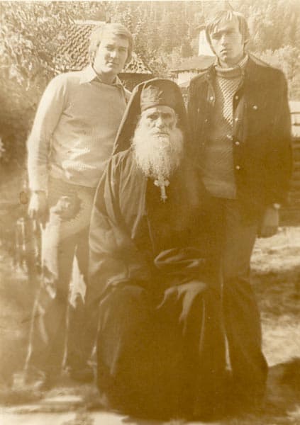 Părintele ELEFTERIE împreună cu doi fraţi