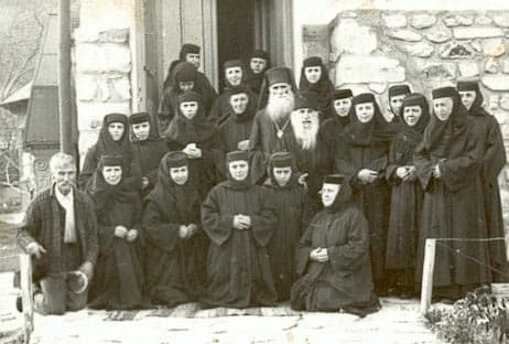 Părintele ELEFTERIE împreună cu obştea de la Mănăstirea Agapia