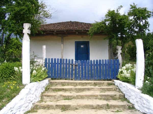 Biserica sec. XII, loc. Izvoarele (Prejoaia)