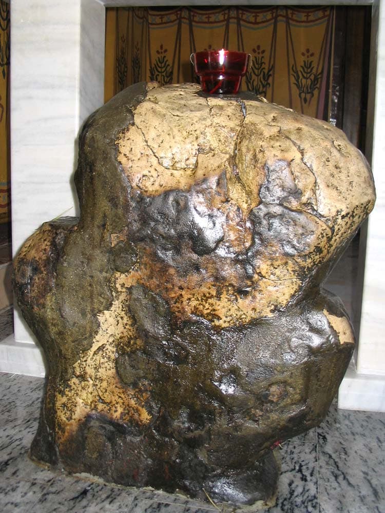 Sfânta Cruce de piatră din Paraclis